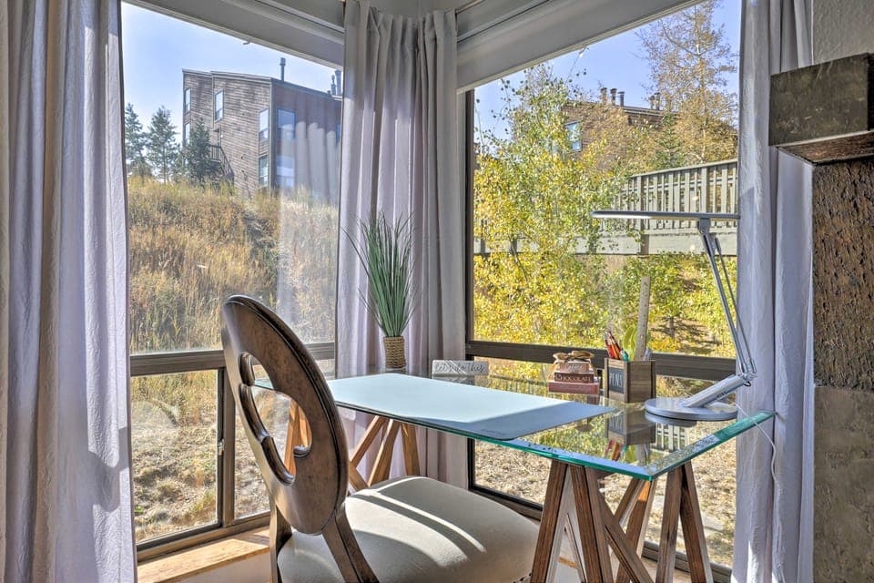 Ski, Shred & Tube: Mtn-View Condo in Silverthrone! Apartment in Wildernest