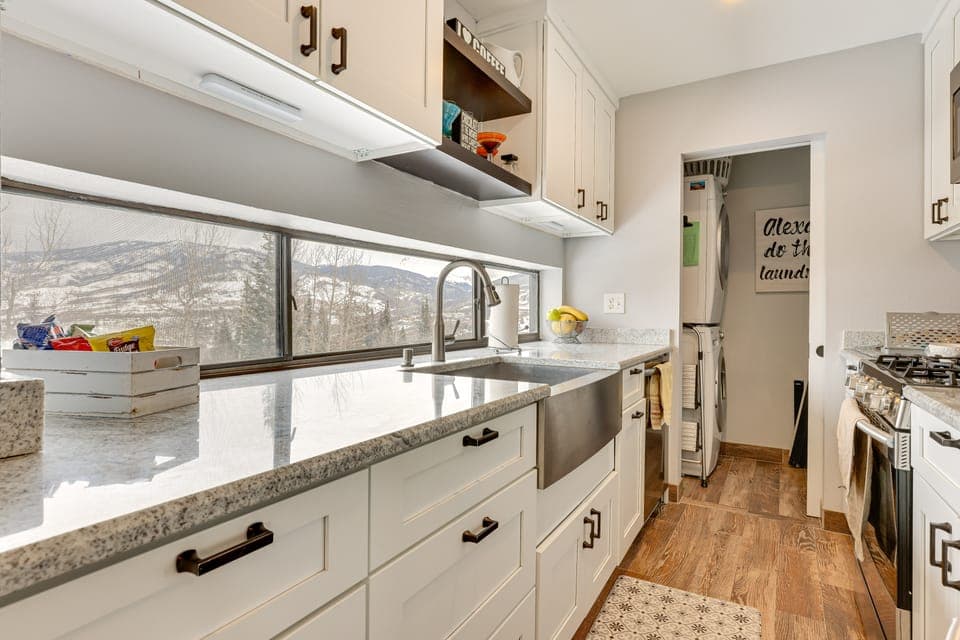 Ski, Shred & Tube: Mtn-View Condo in Silverthrone! Apartment in Wildernest