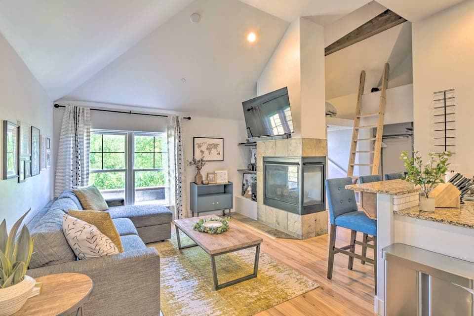 5 Mi to Ski Resort: Breck Penthouse Studio Apartment in Breckenridge