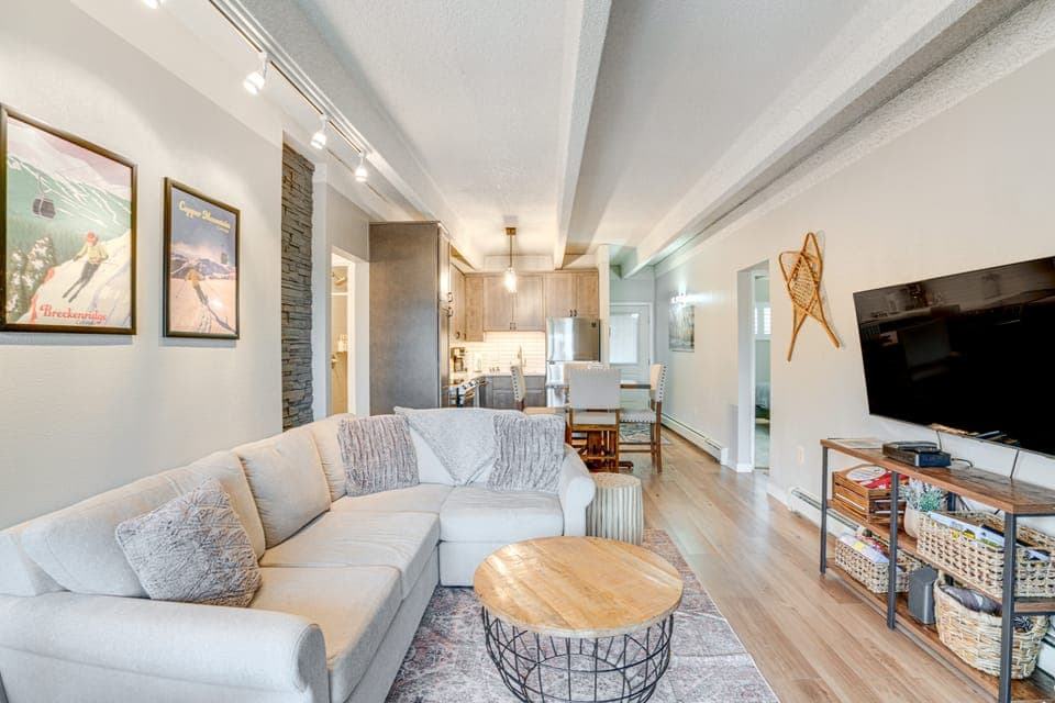 Walk to Main St! Condo w/ Hot Tub & Pool in Frisco Apartment in Frisco