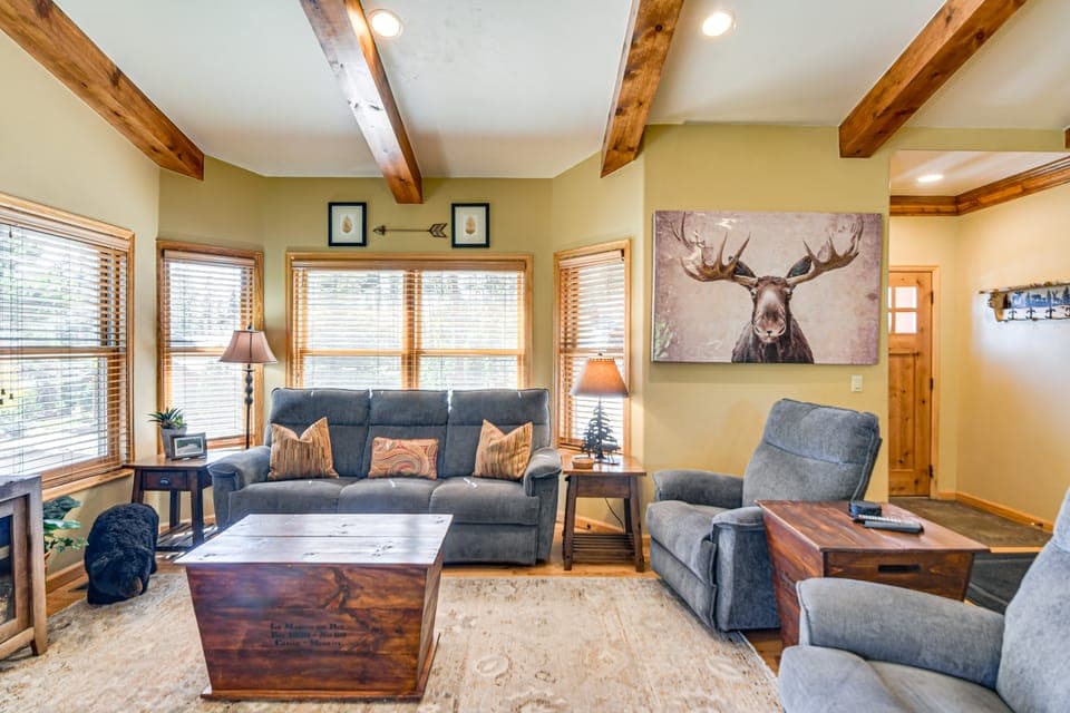 1 Mi to Grand Lake: Family-Friendly Gem w/ Hot Tub House in Grand Lake