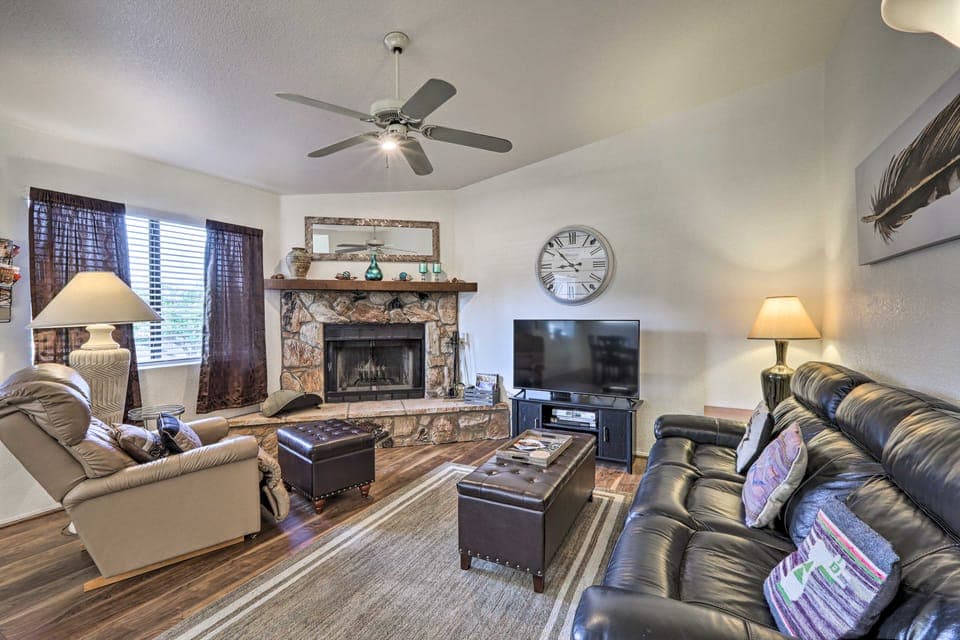 16 Mi to Red Rock State Park: Sedona Condo! Apartment in Village of Oak Creek