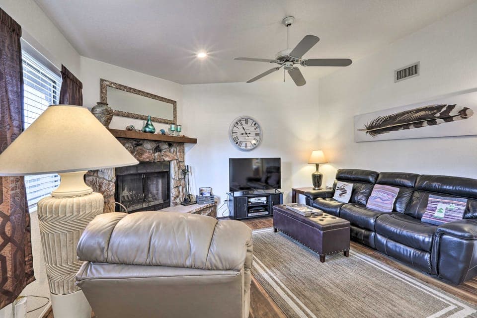 16 Mi to Red Rock State Park: Sedona Condo! Apartment in Village of Oak Creek