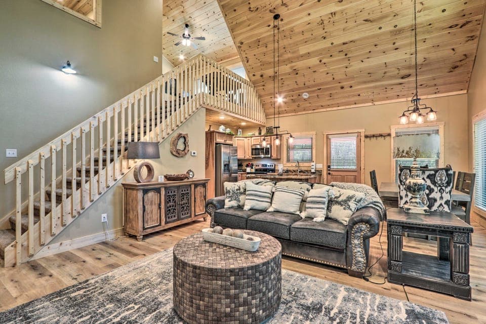 Sevierville Cabin: Deck w/ Foosball & Hot Tub! House in Sevier County