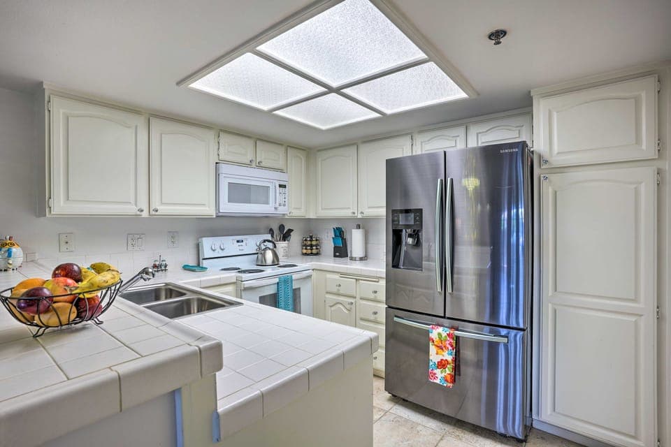 Condo w/ Patio, Walk to Downtown Palm Springs! Apartment in Palm Springs