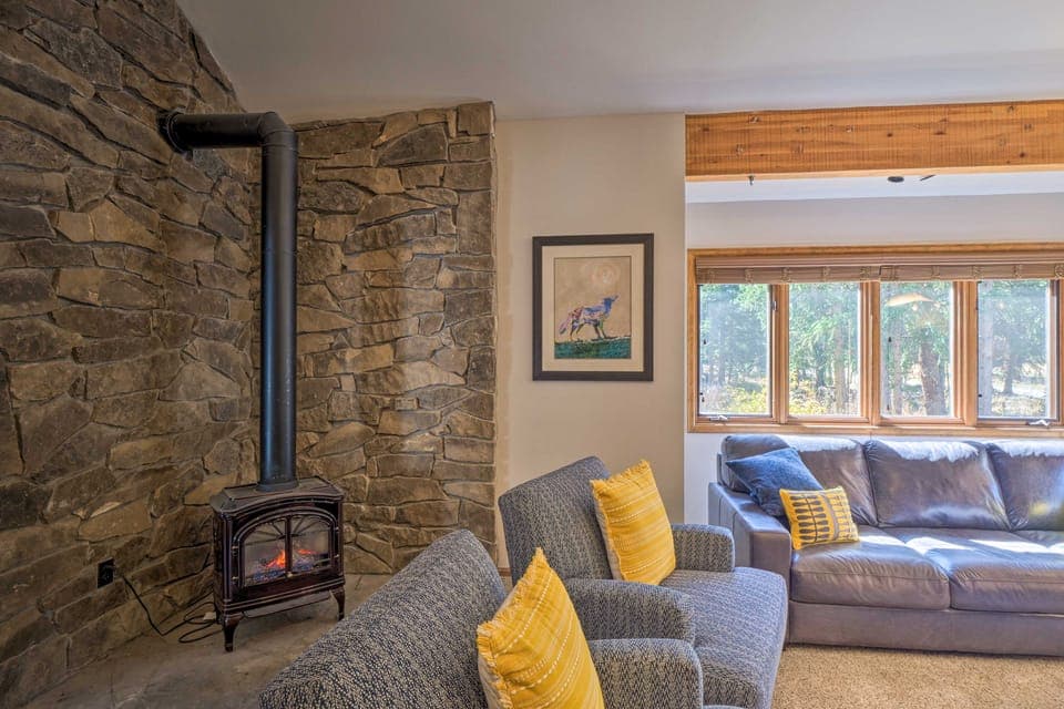 6 Mi to Breck Resort: Family Cabin w/ Game Room House in Blue River
