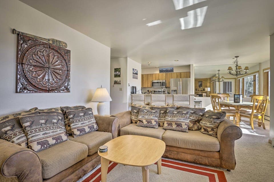 Condo w/ Views & Hot Tub Access in Silverthorne! Apartment in Wildernest