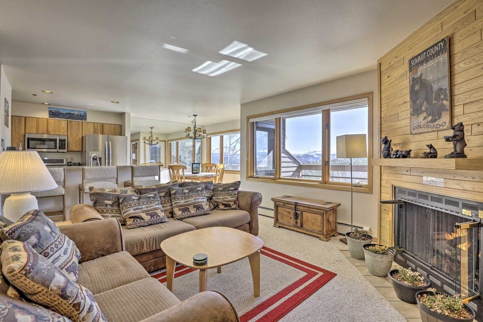 Condo w/ Views & Hot Tub Access in Silverthorne! Apartment in Wildernest