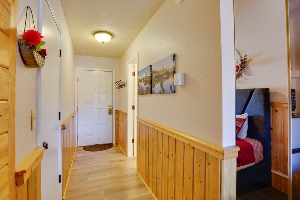 2 Mi to Granby Ranch: Resort Studio w/ Pool Access Apartment in Granby