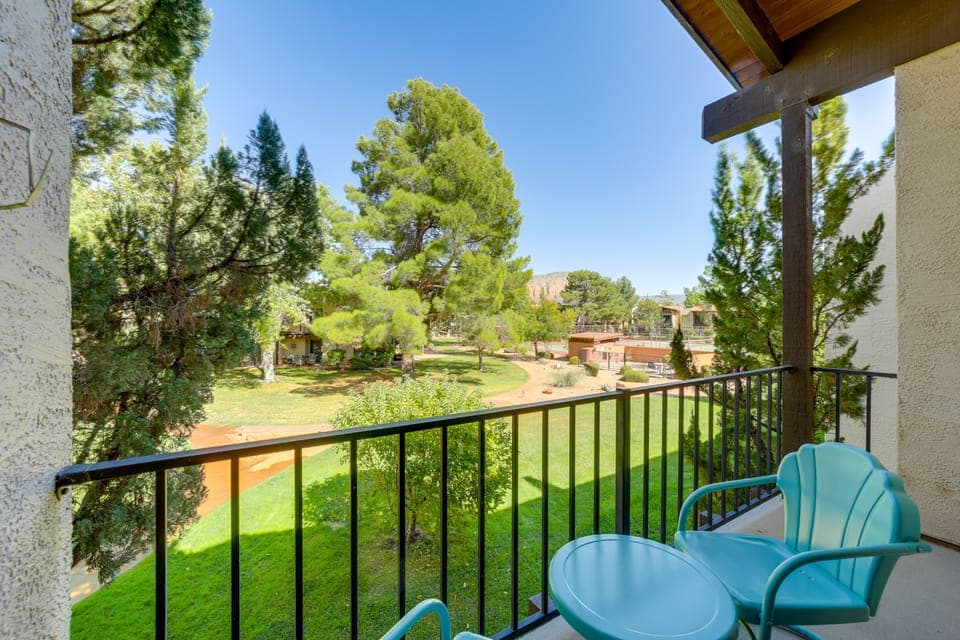 Mtn-View Condo w/ Hot Tub Access in Sedona! Apartment in Village of Oak Creek