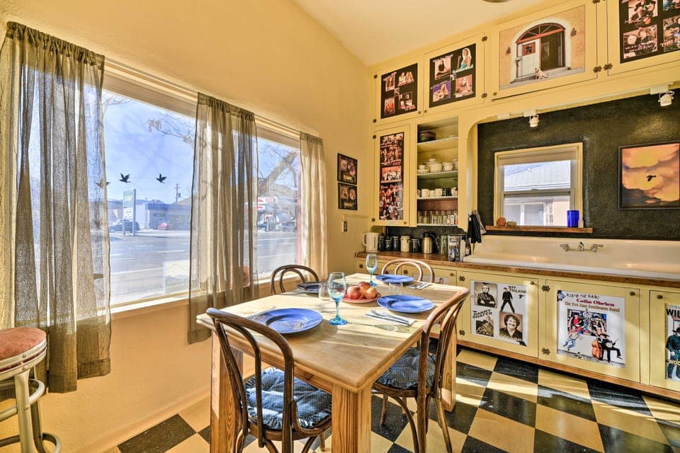 Converted Concert Hall in Downtown Del Norte! Apartment in Del Norte