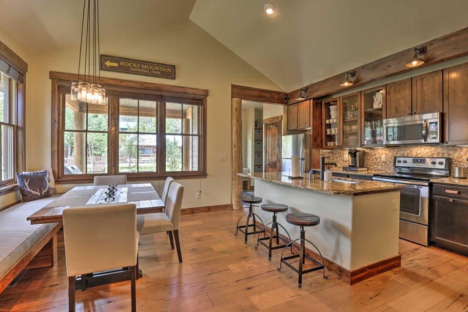 Walk to Main St & Marina: Grand Lake Cabin! House in Grand Lake