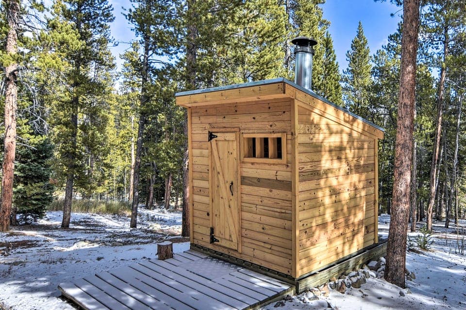Remodeled Fairplay Log Cabin w/ Wood-Burning Sauna House in Park County