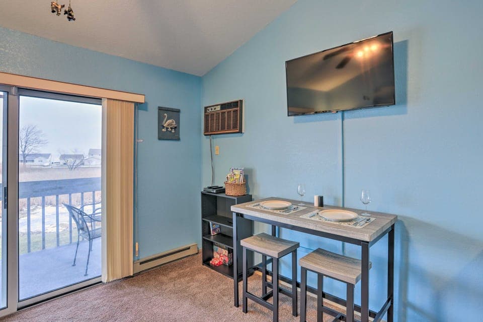 Condo w/ Balcony, Dock & Access to Lake Erie Apartment in Lake Erie