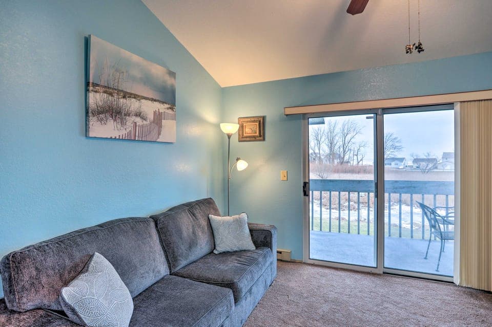 Condo w/ Balcony, Dock & Access to Lake Erie Apartment in Lake Erie