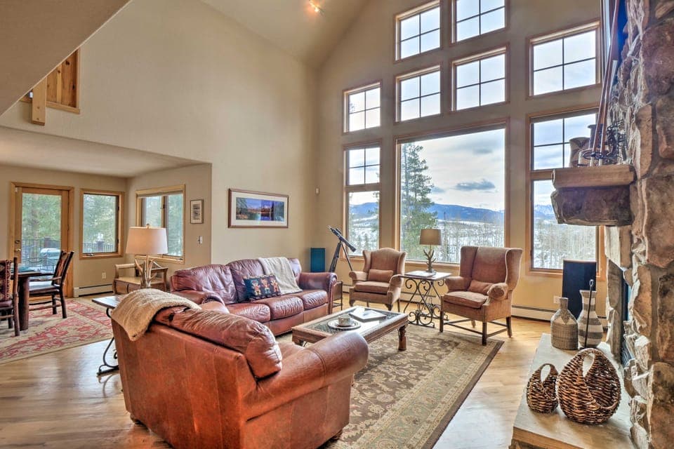 Grand Fraser Escape w/ Private Deck & Hot Tub House in Fraser