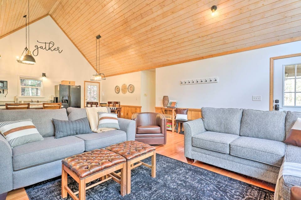 Idyllic Creekside Bryson City Gem w/ Fire Pit! House in Fontana Lake