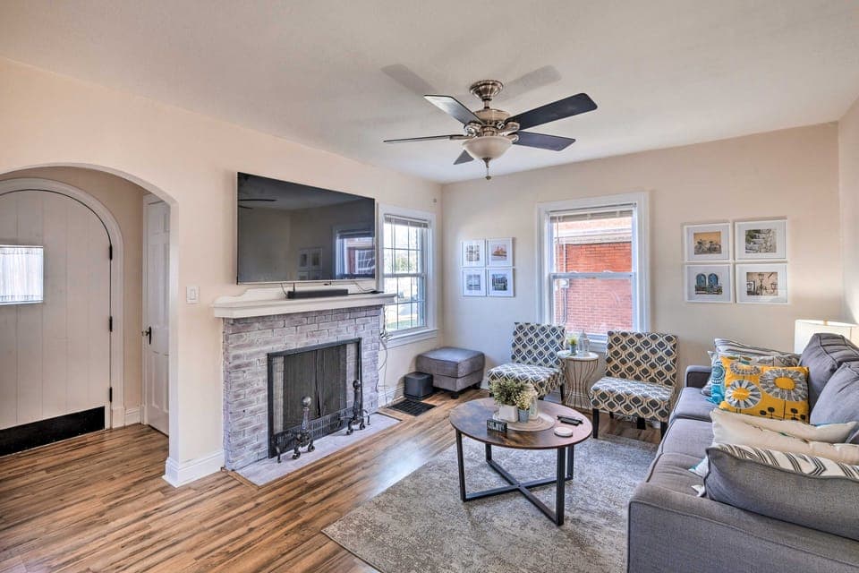 Near Churchill Downs: Pet Friendly, Fenced Yard! Cottage in Louisville