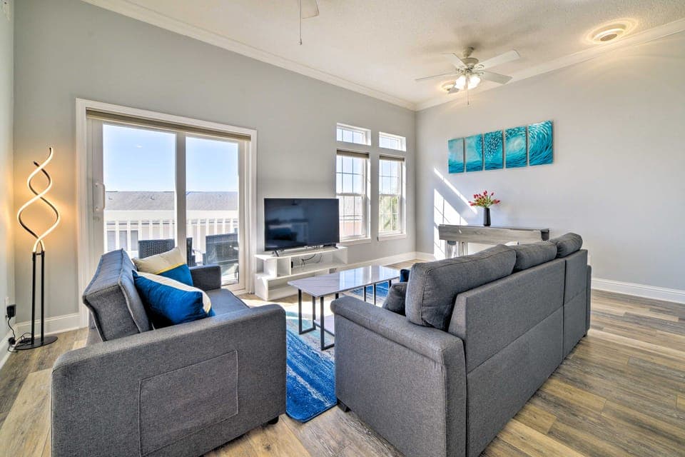 Sunny PCB Home w/ Balcony: Steps to the Beach! Apartment in Laguna Beach