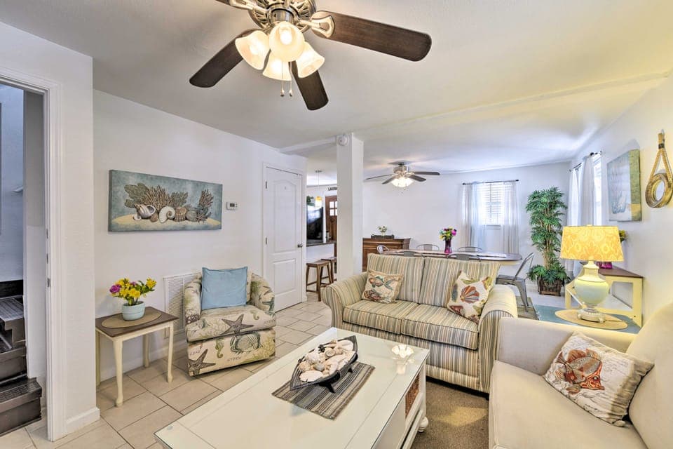 PCB Group Retreat w/ Deck, 1 Block to Beach! House in Sunnyside