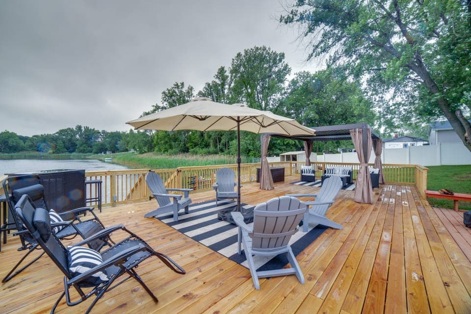 Kayaks & Fire Pits: Waterfront Portage Getaway! House in Portage