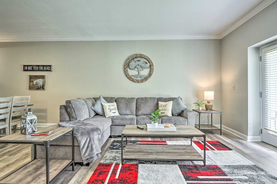 Community Pool Access! Dtwn Pigeon Forge Condo Apartment in Pigeon Forge