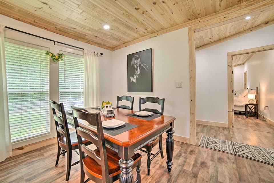 'Creekside Ranch' w/ Porch ~ 2 Mi to Pkwy House in Pigeon Forge