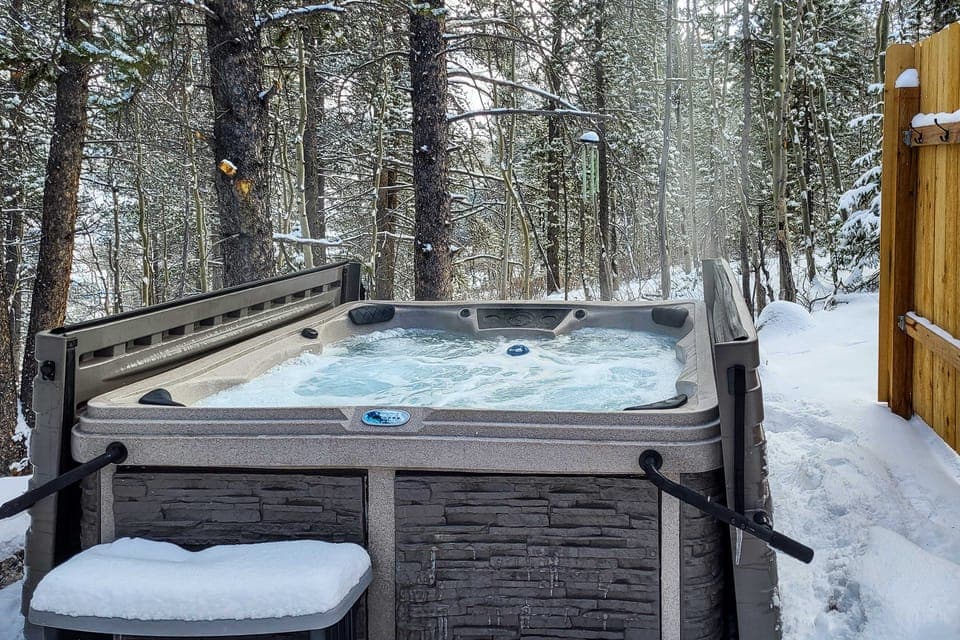 Rocky Mountain Alma Cabin with Deck & Hot Tub! House in Alma