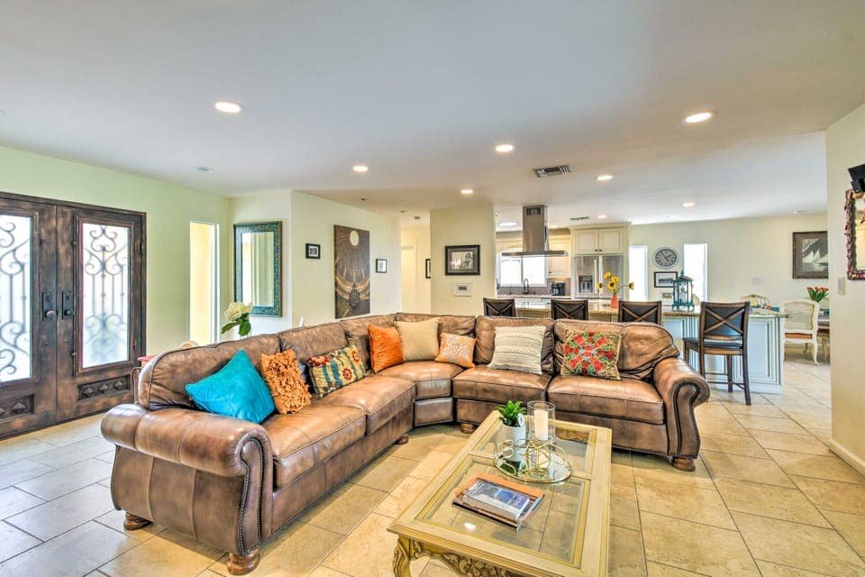 Snowbirds! Group Getaway w/ Hot Tub in Scottsdale House in McCormick Ranch