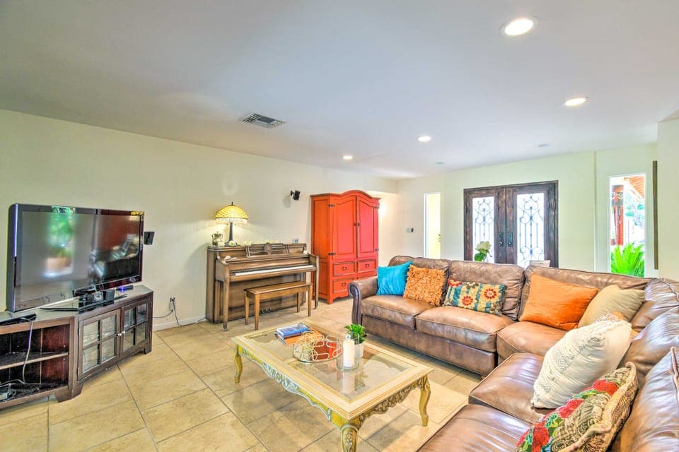 Snowbirds! Group Getaway w/ Hot Tub in Scottsdale House in McCormick Ranch