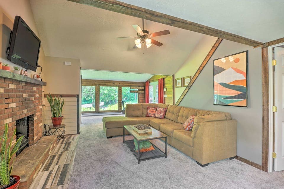 Poconos Cottage w/ Fire Pit: Near Lake Harmony Cottage in Hickory Run State Park