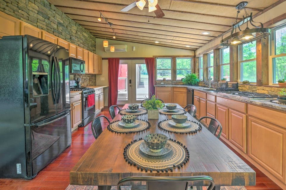 Poconos Cottage w/ Fire Pit: Near Lake Harmony Cottage in Hickory Run State Park