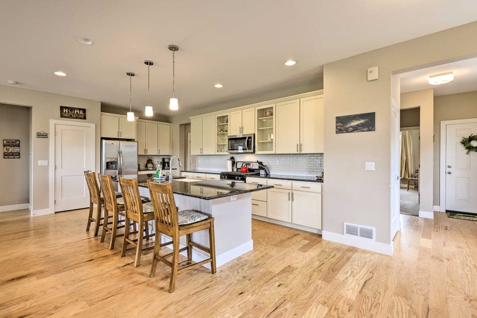 3 Mi to Granby Ranch: Home w/ Hot Tub & Mtn Views! House in Granby