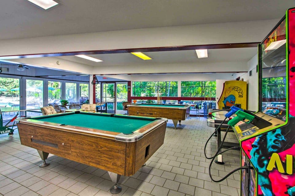 Hot Tub & Resort Perks! Gatlinburg Mtn Retreat House in Gatlinburg