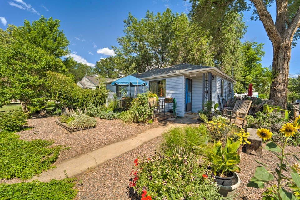 Walk to Olde Town Arvada - 1940 Vintage Bungalow! House in Arvada