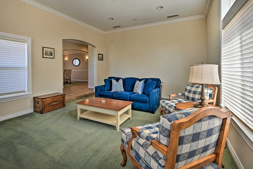 Luxe Vista Getaway w/ Private Pool & Hot Tub! House in Vista