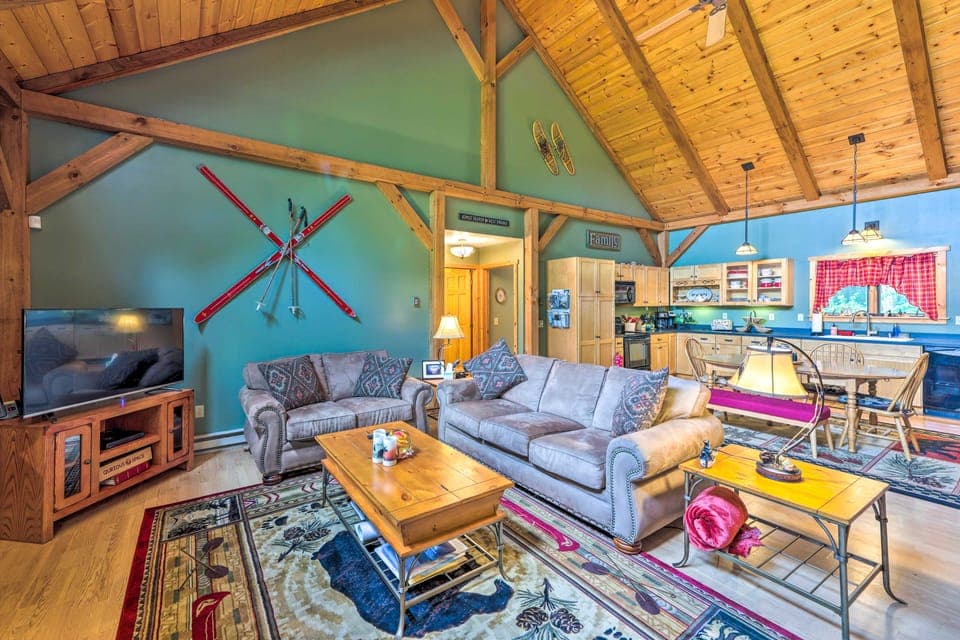 Slaty Fork Escape w/ Mountain View + Hot Tub! House in Shenandoah Valley