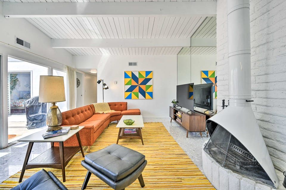 Furnished Patio + Pool Access: Palm Springs Condo Apartment in Palm Springs