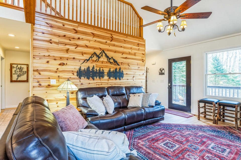 'The Eagles Nest at Alpine' Cabin w/ Fireplace! House in Shenandoah Valley