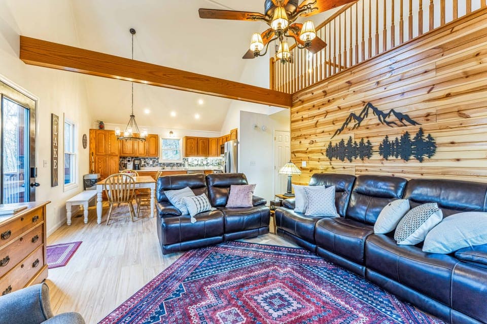 'The Eagles Nest at Alpine' Cabin w/ Fireplace! House in Shenandoah Valley