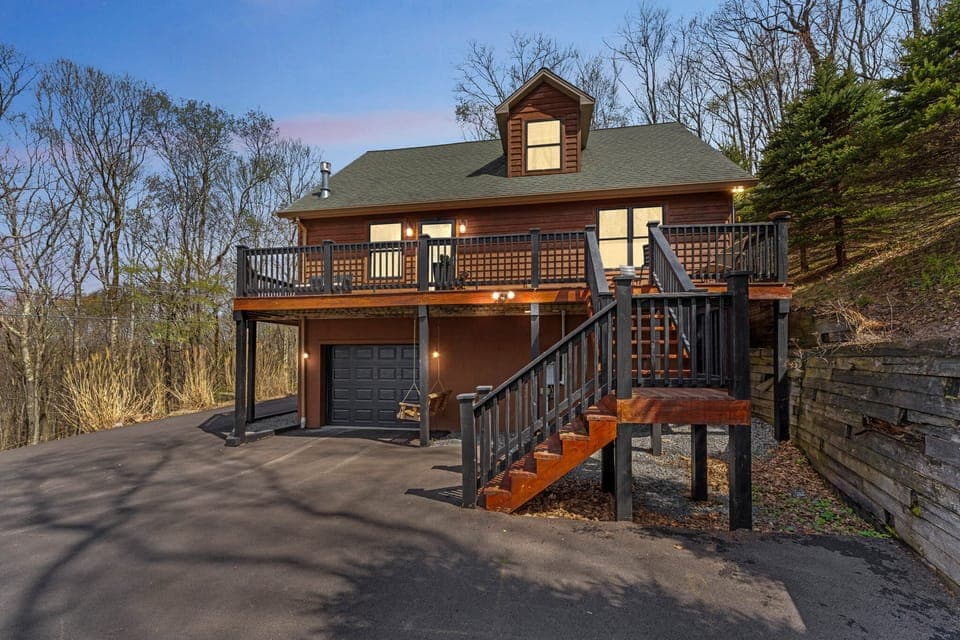 'The Eagles Nest at Alpine' Cabin w/ Fireplace! House in Shenandoah Valley