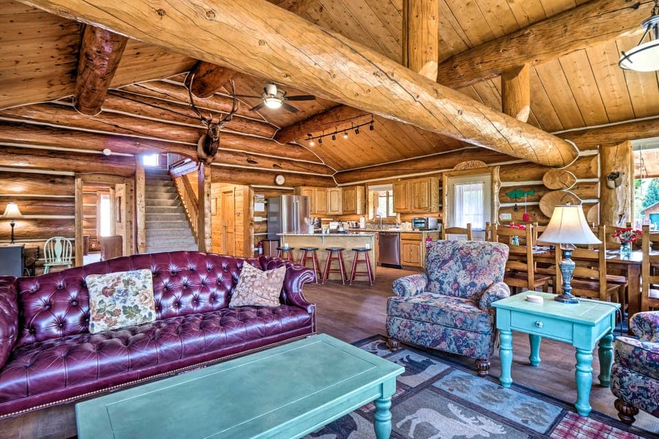 < 1 Mi to Lake Granby: Log Cabin w/ Fire Pit House in Rocky Mountain National Park