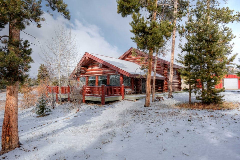 < 1 Mi to Lake Granby: Log Cabin w/ Fire Pit House in Rocky Mountain National Park