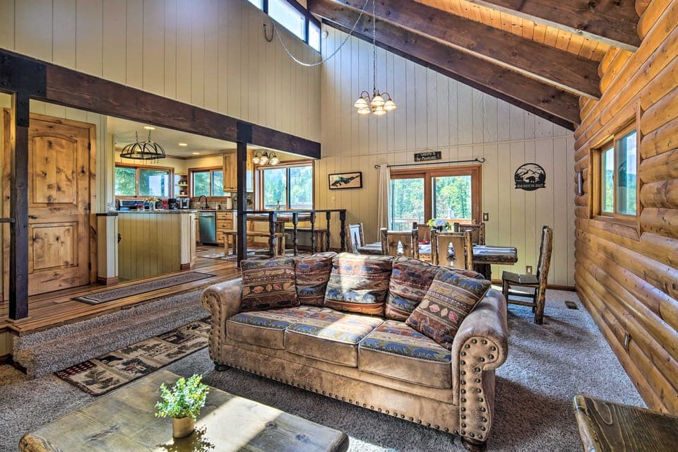 1 Mi to Bear Mountain: Cozy Cabin w/ Views! House in Big Bear