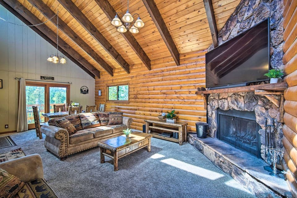 1 Mi to Bear Mountain: Cozy Cabin w/ Views! House in Big Bear