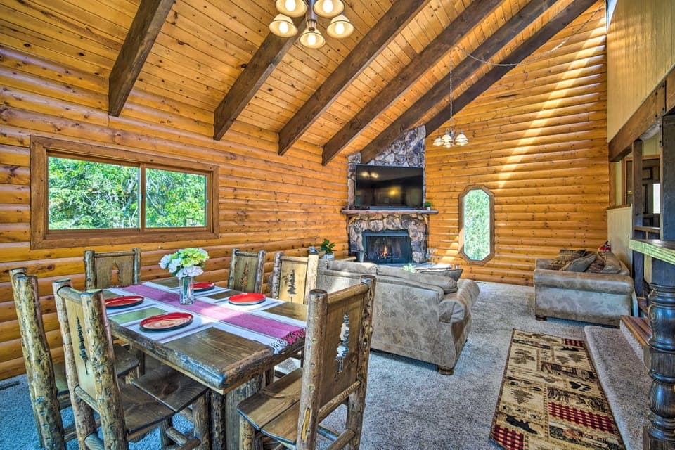 1 Mi to Bear Mountain: Cozy Cabin w/ Views! House in Big Bear