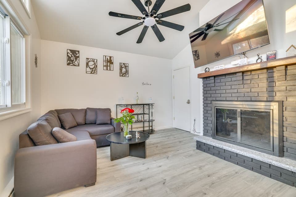 < 7 Mi to Slopes: Inviting Pocono Mtn Retreat! House in Tunkhannock Township