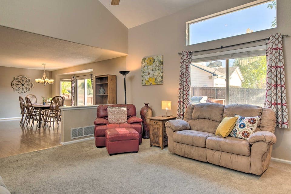 Dazzling Castle Rock Retreat w/ Gorgeous Deck House in Castle Rock