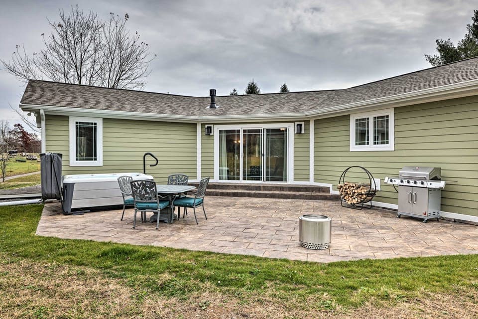 Guesthouse on Lonesome Hollow: Hot Tub & Mtn Views House in Shenandoah Valley