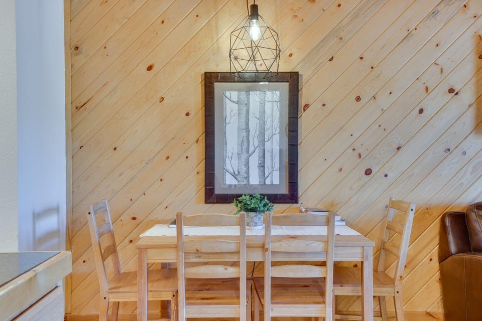 Near Skiing: Studio w/ Pool Access in Granby! Apartment in Granby